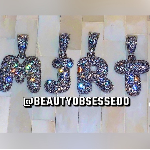 ☃️BOGO50%☃️🆕✨GOLD M✨BUBBLE LETTER INITIAL NECKLACE - Picture 16 of 16